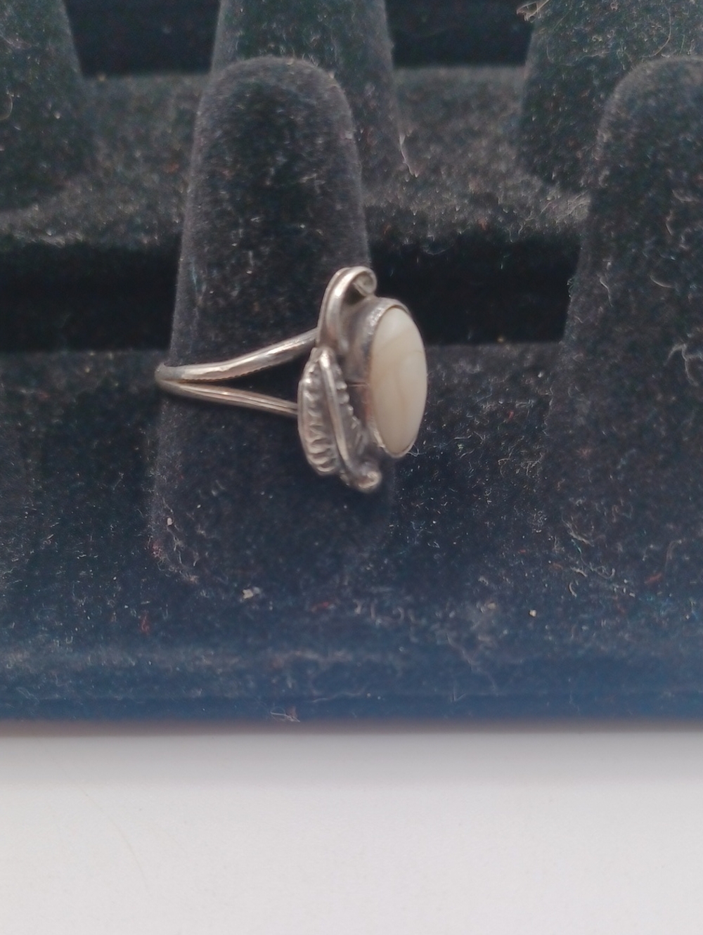Sterling Silver Southwestern Design Oval Mother of Pearl Women's Ring Sz 7 - Picture 4 of 8